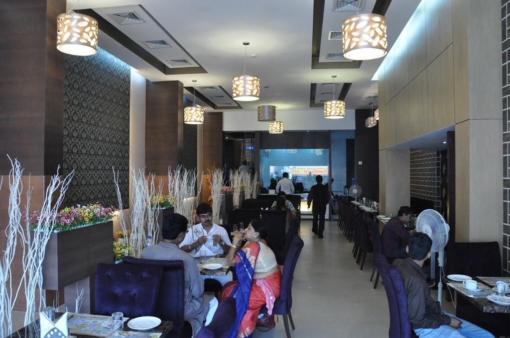 Silk Route Hotel Guwahati Exterior foto